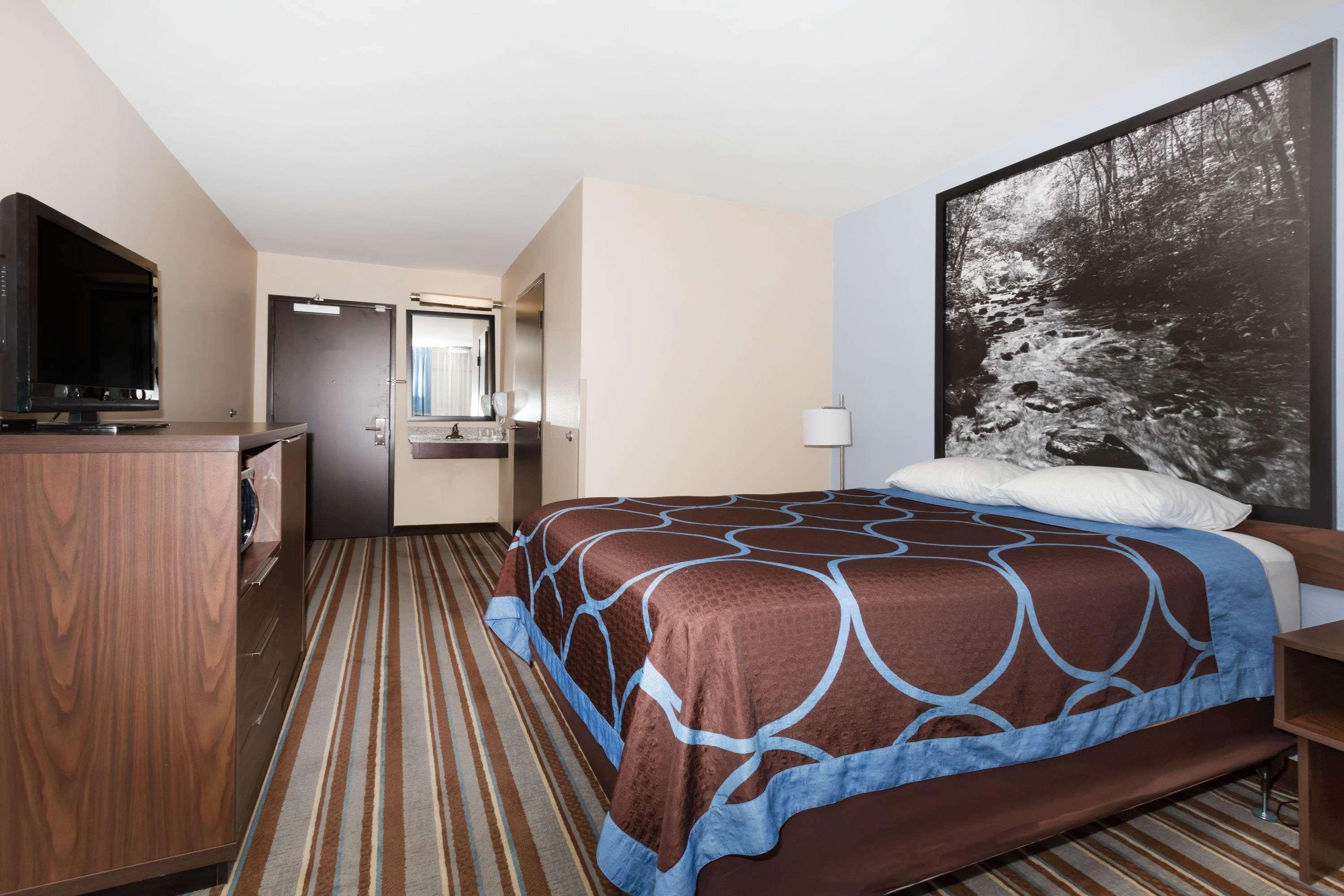 Super 8 By Wyndham Longmont/Twin Peaks Hotel Exterior photo
